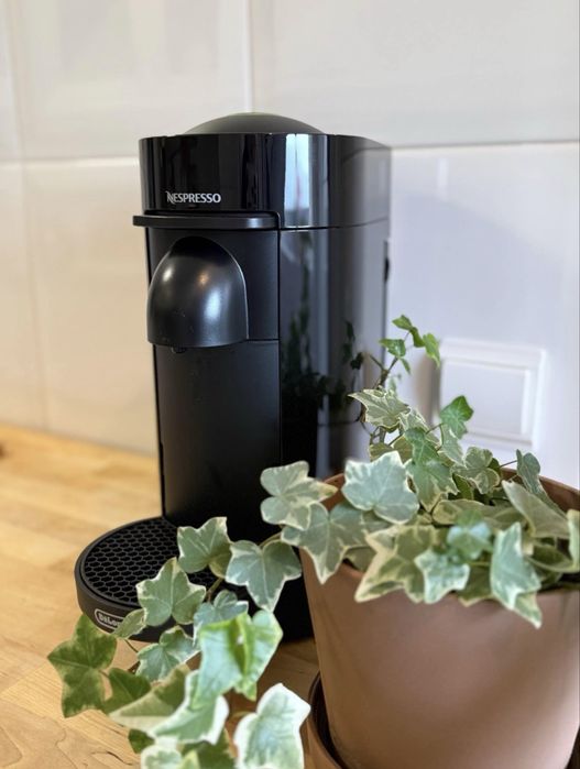 Máquina de Café Nespresso Vertuo Plus - Como NOVA