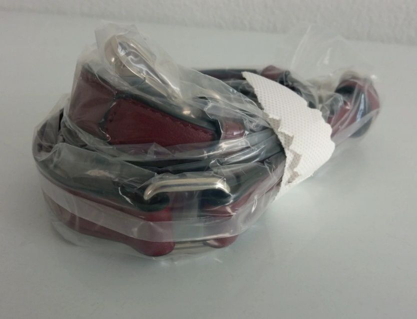 Alças, porta-cartões, porta-moedas e pendentes p/ renovar a sua mala!