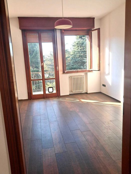 6 кімнат. квартира в елітному районі біля парку в місті Імола (Італія)