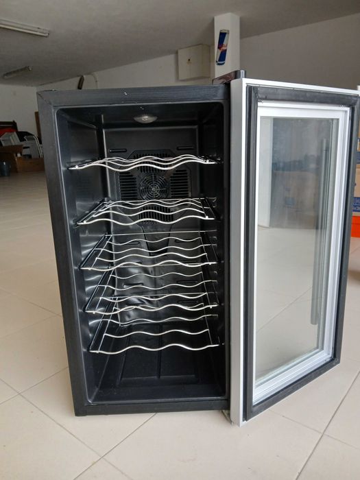 Adega elétrica usada