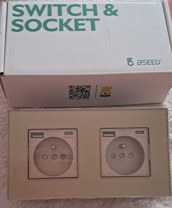 Podwójne gniazdko elektryczne