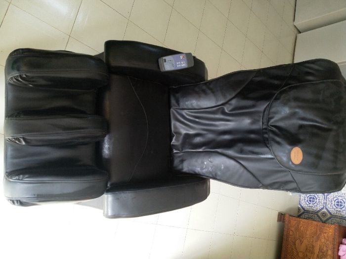 Poltrona Massagem + Sistema de Ar (Não liga). Nova + de 1000€