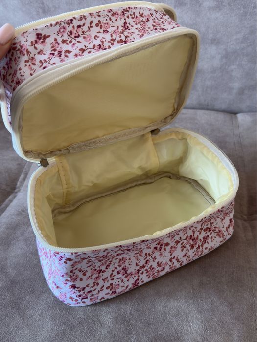 Вмістка косметичка-органайзер  з квітковим дизайном