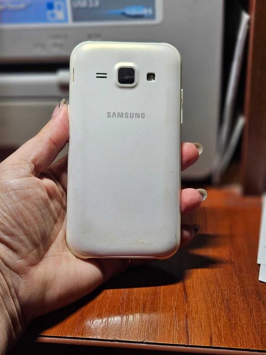 Samsung Galaxy J1 (SM-J100H)