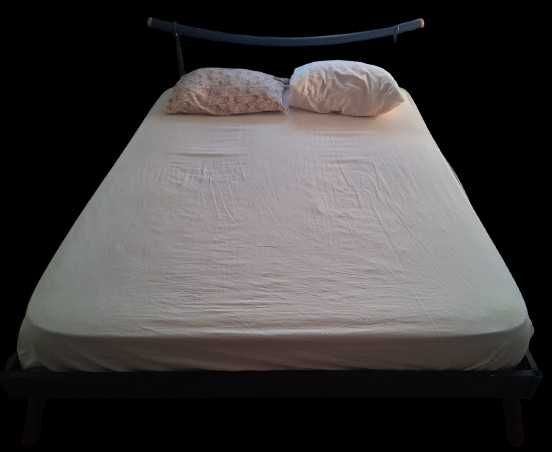 Cama de casal c/estrado incluído