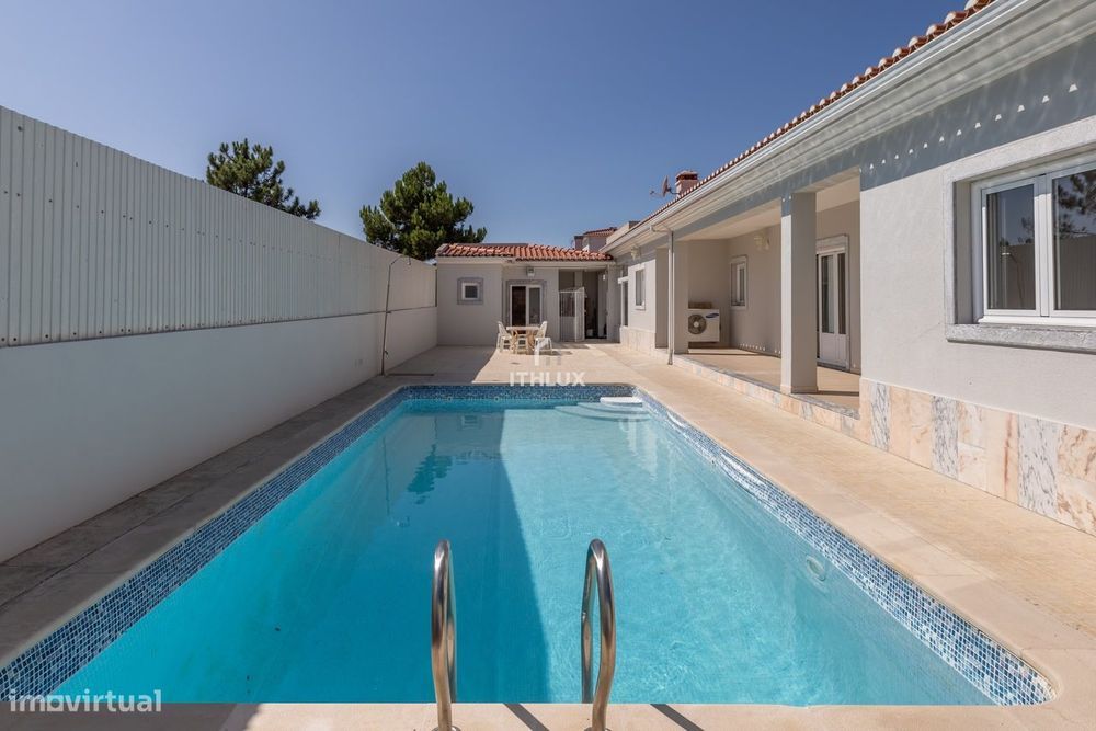 Moradia T4 Térrea com Jardim e Piscina