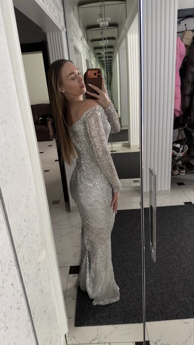 Платье весернее в паетку