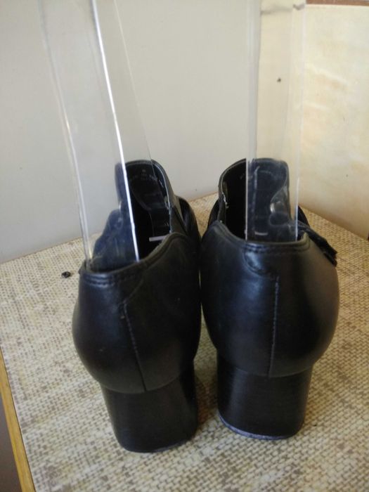 Clarks skórzane półbuty czarne rozmiar 38 wkładka 25,5cm