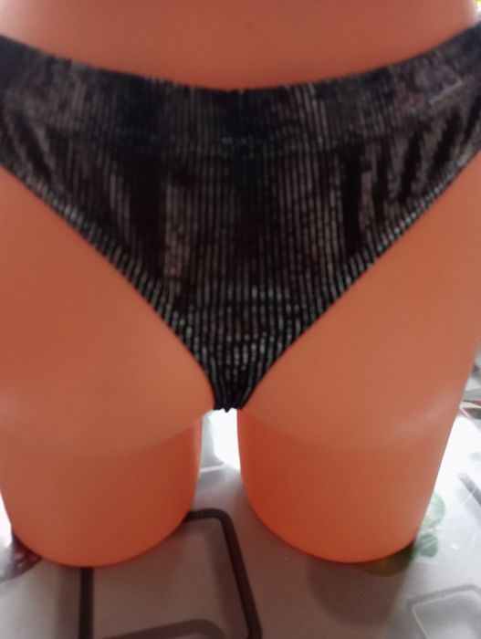 Srebrno -czarne stringi męskie rozmiar  6