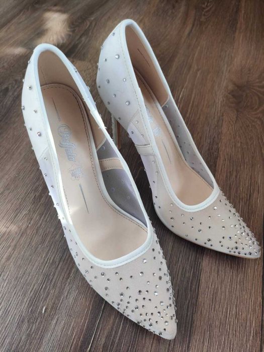 Buty ze skóry  z cyrkoniami