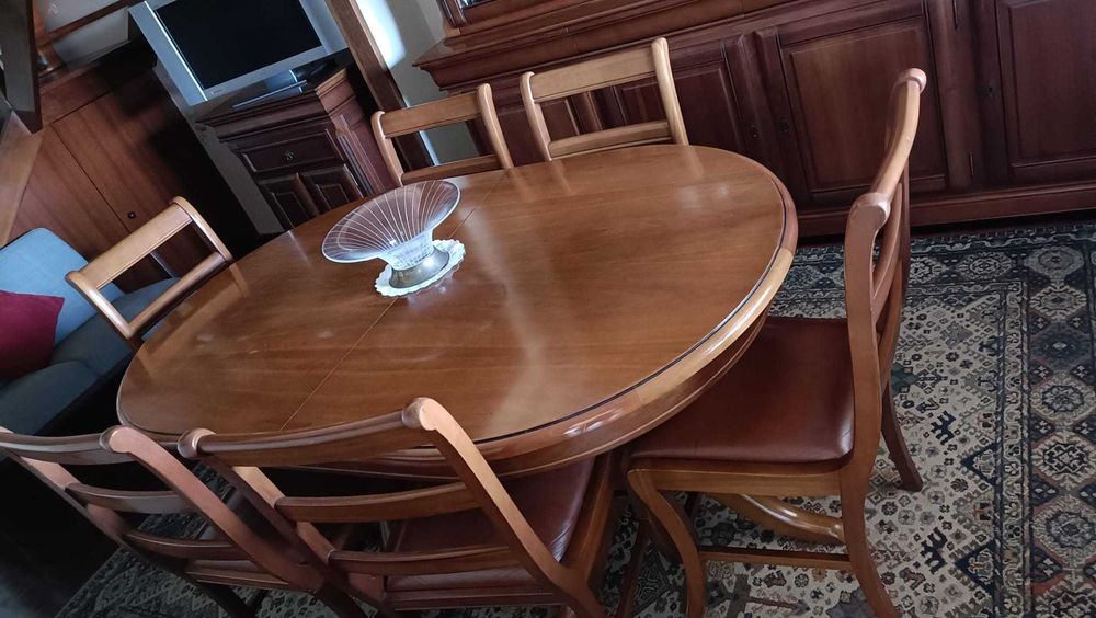 Sala de jantar completa em cerejeira