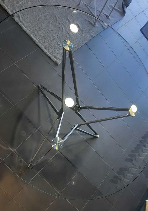 Round Glass and Stainless Steel Table64284157278977121