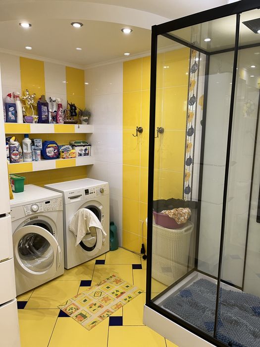 Елітний будинок 302 м2 престижний район Берегово