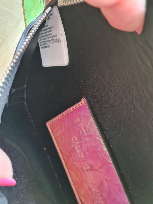 Miesiąca się wieloma kolorami nerka Calvin Klein