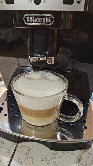 Кавова машина DeLonghi MagnificaS
