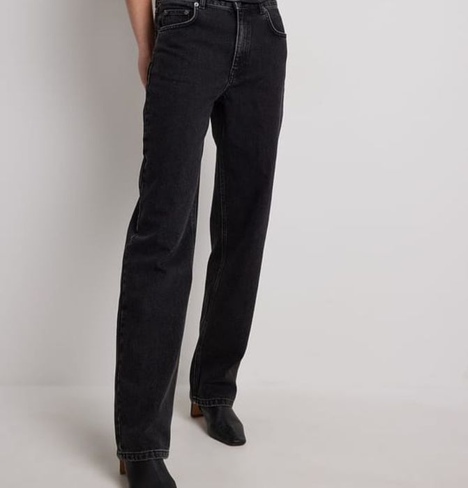 Spodnie czarne jeansowe na-kd be nice rozmiar 38
Długość 109,5 cm
Szer