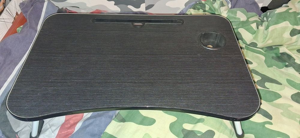Stolik pod laptopa