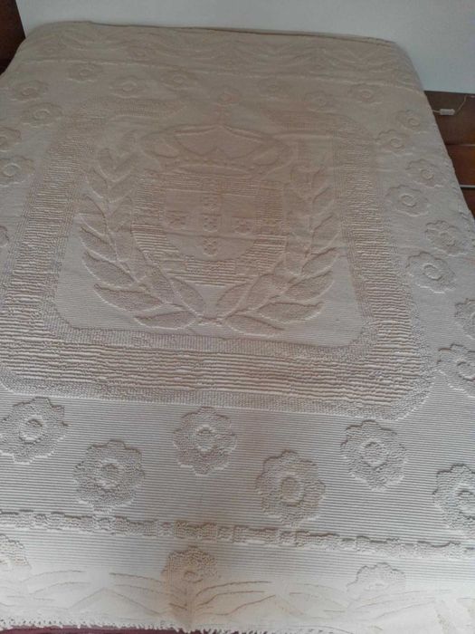 Colcha/Edredon claro com Quinas de Portugal