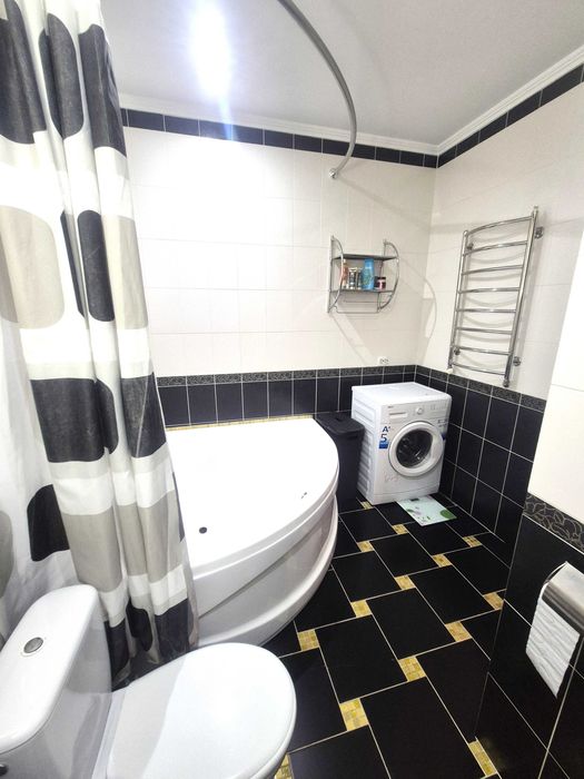 Укомплектована 3-кімнатна квартира в обжитому будинку.