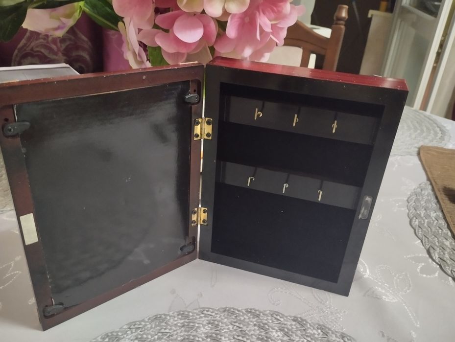 Вінтажна ключниця