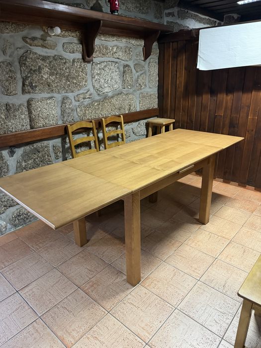 Mesa extensível com 4 cadeiras