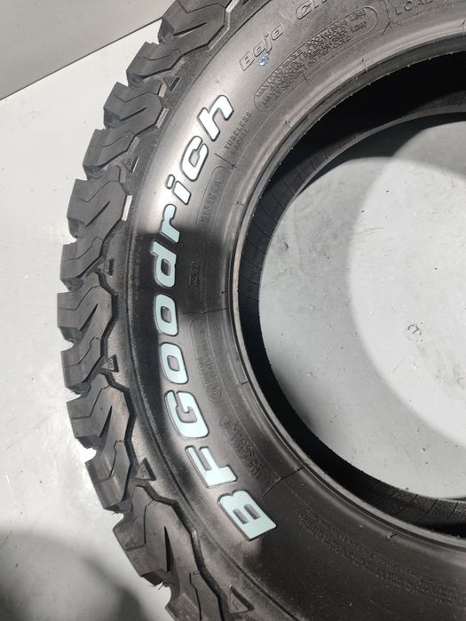 2 pneus novos 235-70R16 BF Goodrich - Oferta da entrega
