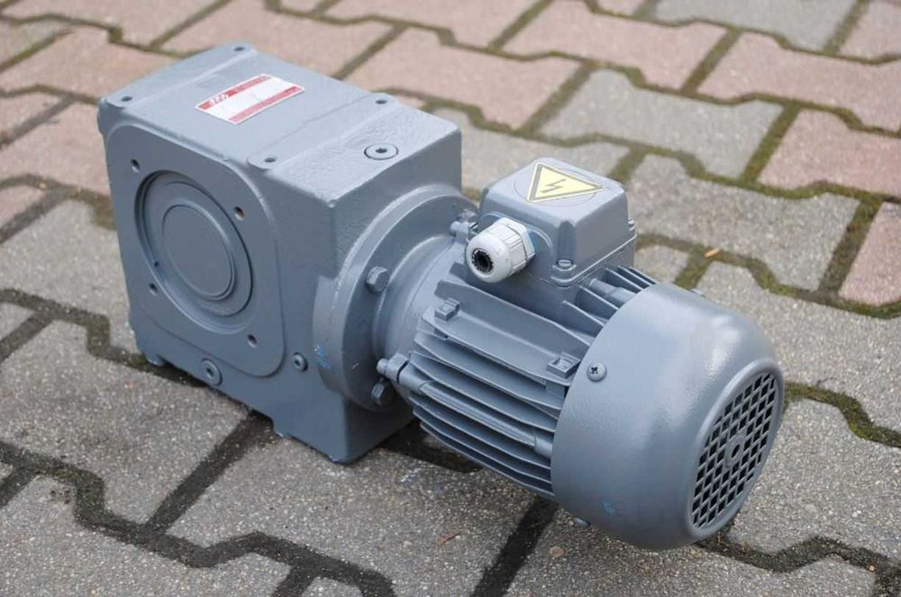 Motoreduktor kątowy 0.12kw. 1,84obr./min. GM063B1315/16