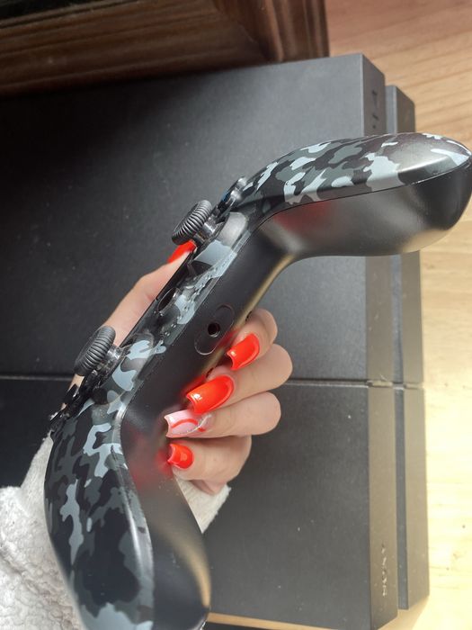 PS4 Controller in Good Condition64585482198785123