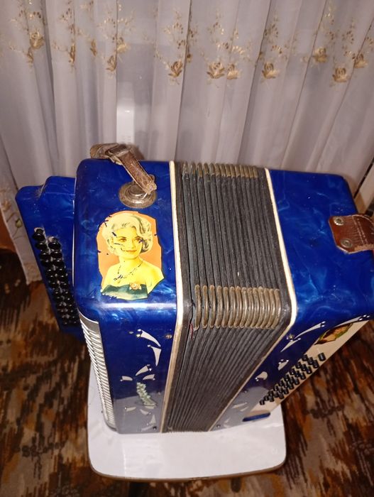 Гармонь Весна с наклейками