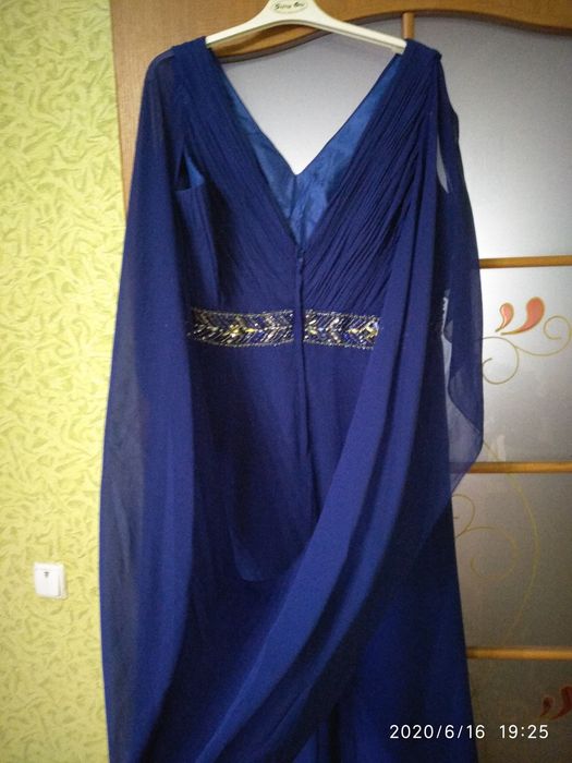 Вечірня сукня максі