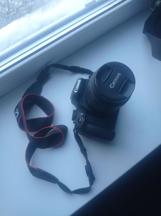 Фотоапарат Canon EOS 1200D