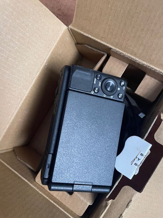 SONY ZV1 - Digital Camera (like new; used only once)63824231324929124