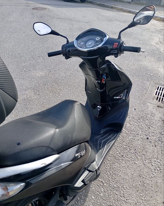 Mota scotter Piaggio Fly 125