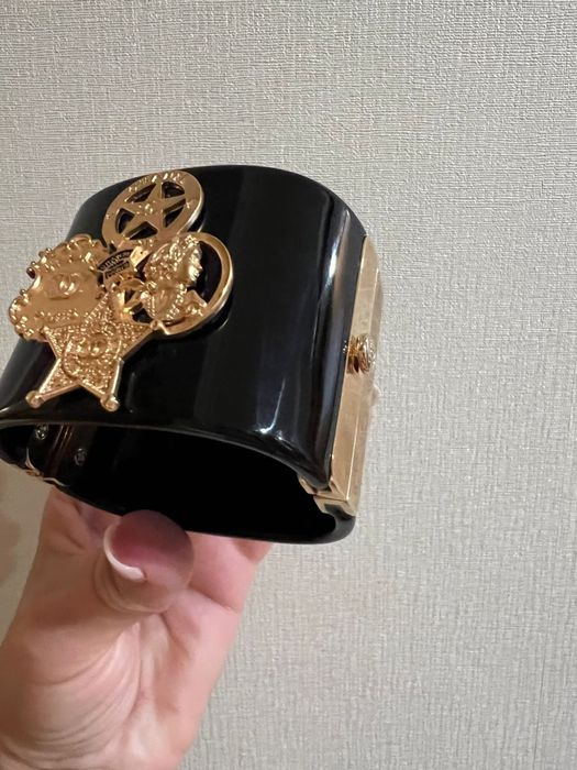 Браслет chanel  .