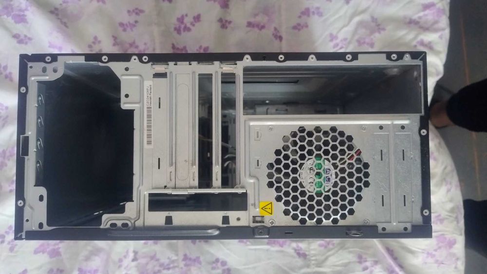 сучасний комп'ютерний корпус HP pro