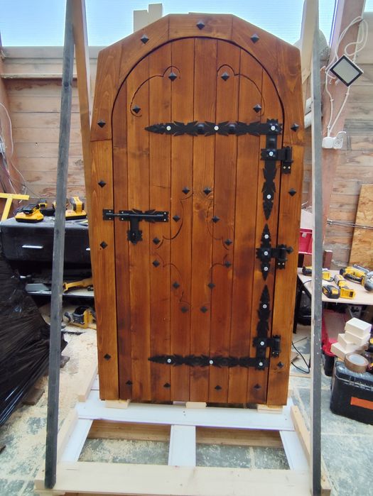 Drzwi do piwniczki gospodarcze do domków piwnic opaska