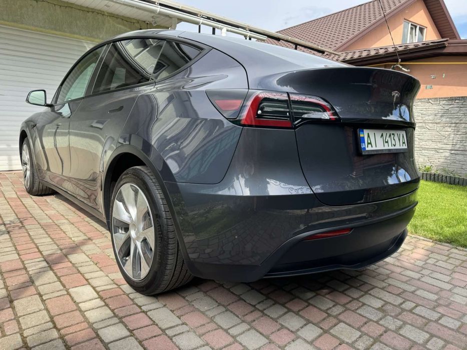 Tesla Y 2022 рік