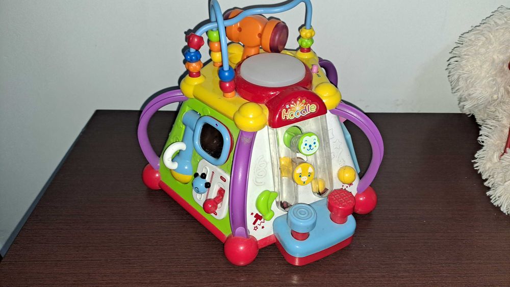 Інтерактивний_бізіборд у формі куба (Hola 806)