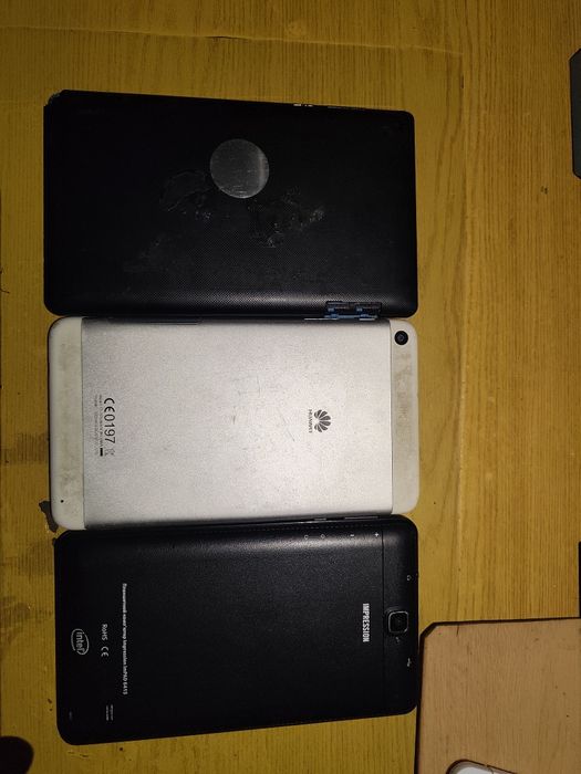 Продам 4 планшета