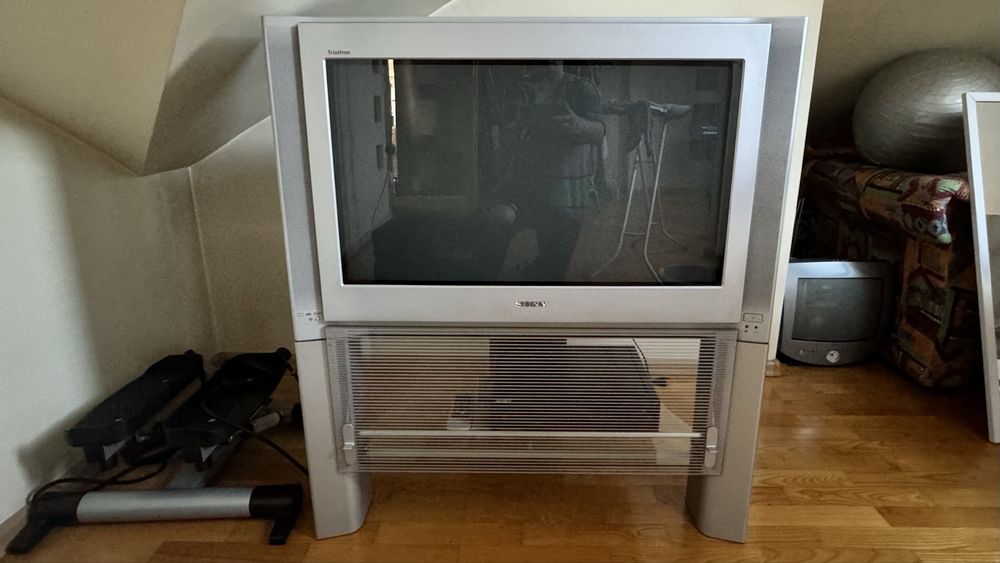 Telewizor Sony KV 32 FX66K Trinitron Color z szafka