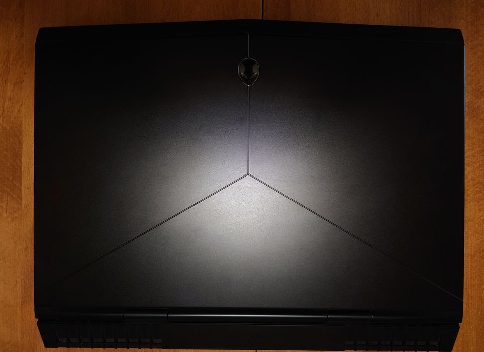 Ігровий ноутбук Alienware 17 R5 / i7-8750H / GTX 1070 8GB / 16GB RAM / SSD 512GB