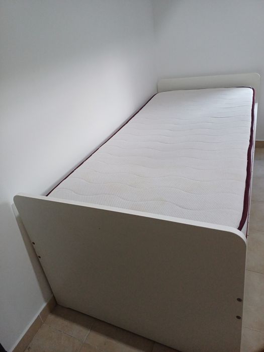 Cama de solteiro com colchão