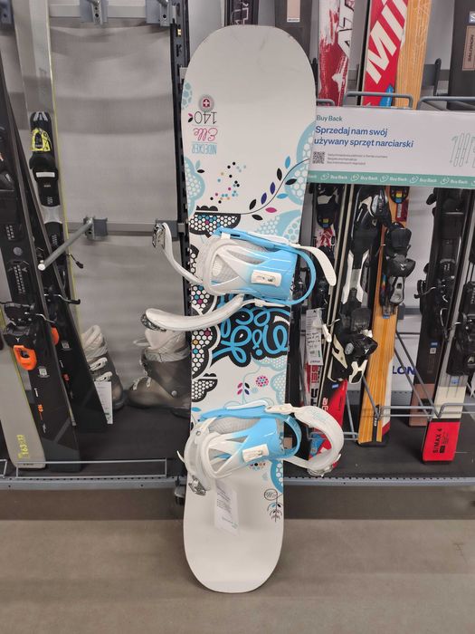 Deska snowboardowa z wiązaniami - 2ND LIFE
