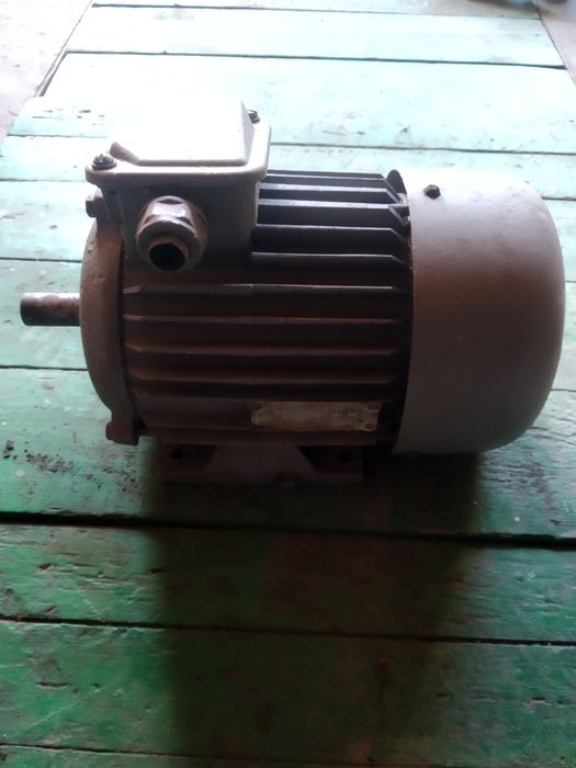 Электро моторы  фланцевые и лапковые