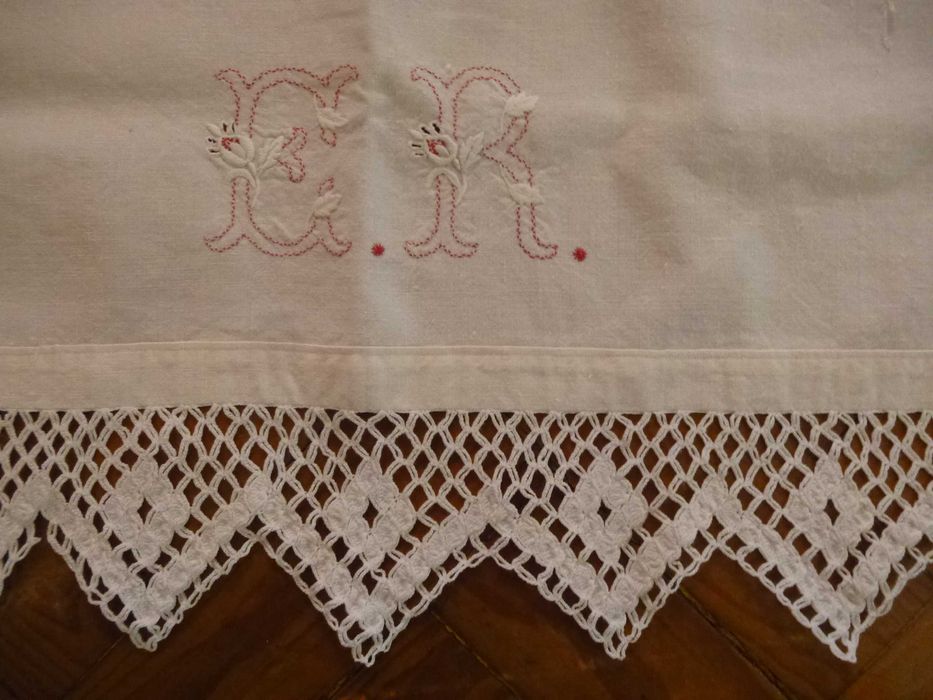 Toalhas de lavatório de linho antigo com monogramas