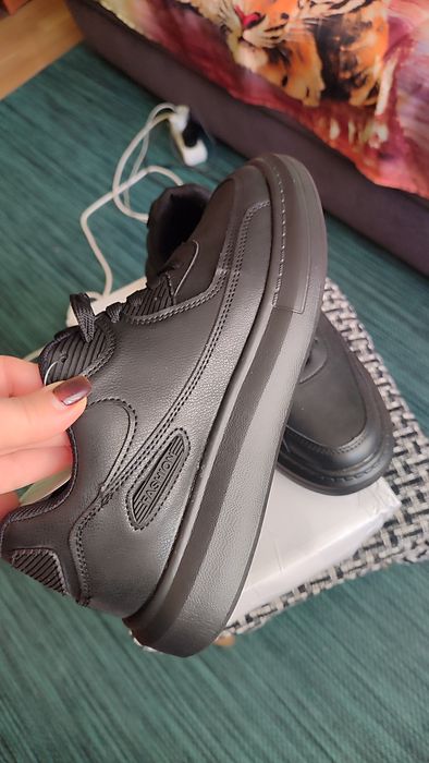 Нові кросівки весна осінь