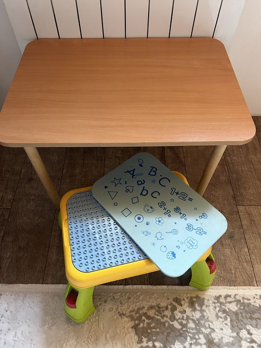 Продам дитячий столик з маленьким столиком для конструктора