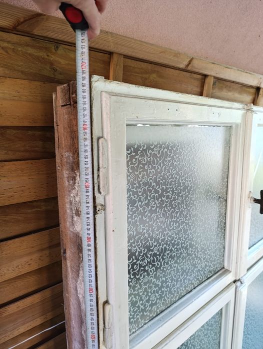 Okno stare drewniane okno skrzynkowe