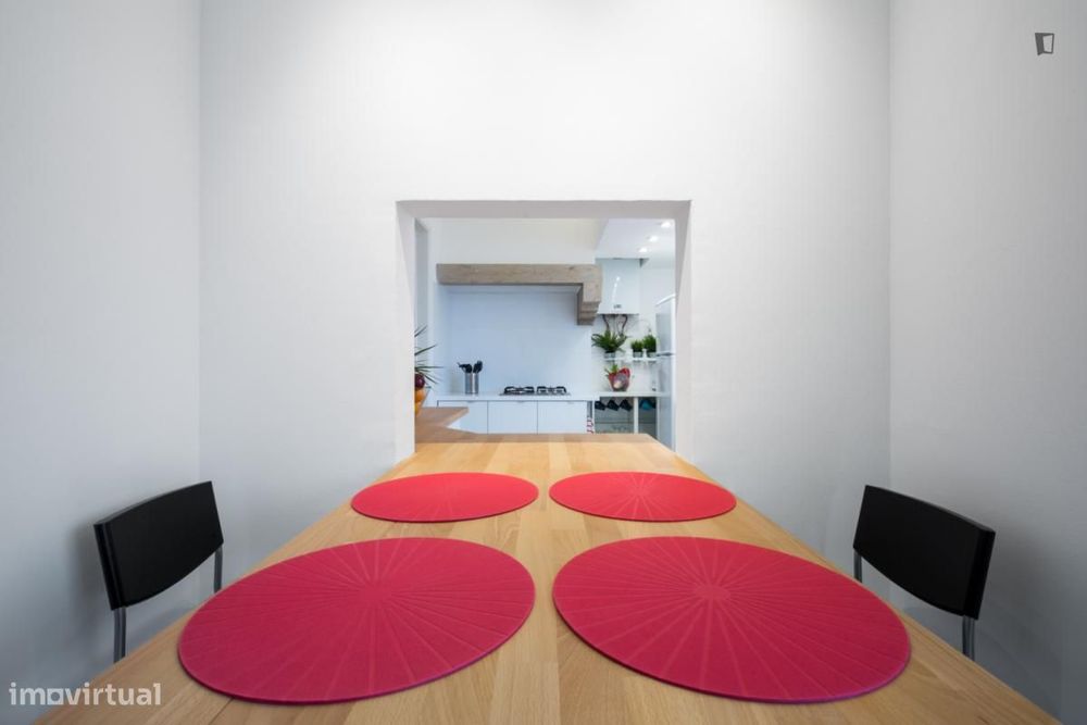Quarto - localizado em Oeiras Lisbon