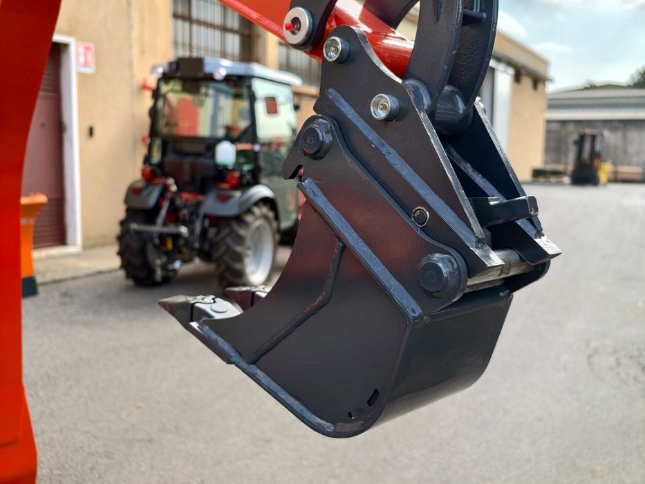 Miniescavadora / Minigiratoria de rastros 1Ton. Kubota + Engate Rápido S30 cauda zero